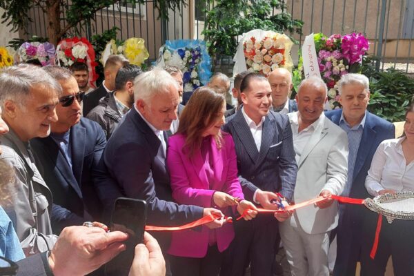 original-CFA90D75-3D59-4F5E-931B-B9FFBAE429E4 original-CFA90D75-3D59-4F5E-931B-B9FFBAE429E4